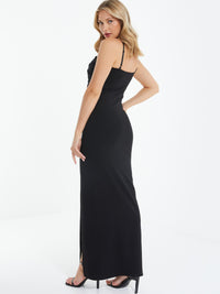 Vestido de tirantes con abertura frontal