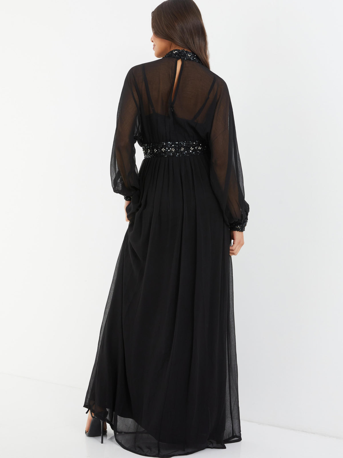 Maxi Vestido Halter Negro con Lentejuelas