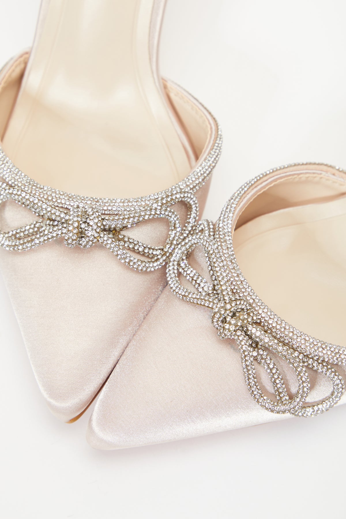 Zapatos de Tacon Champagne con Lazo de Diamante