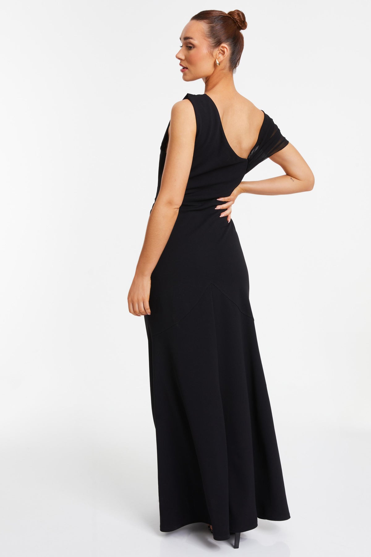 Maxi Vestido Cuello Asimétrico Negro
