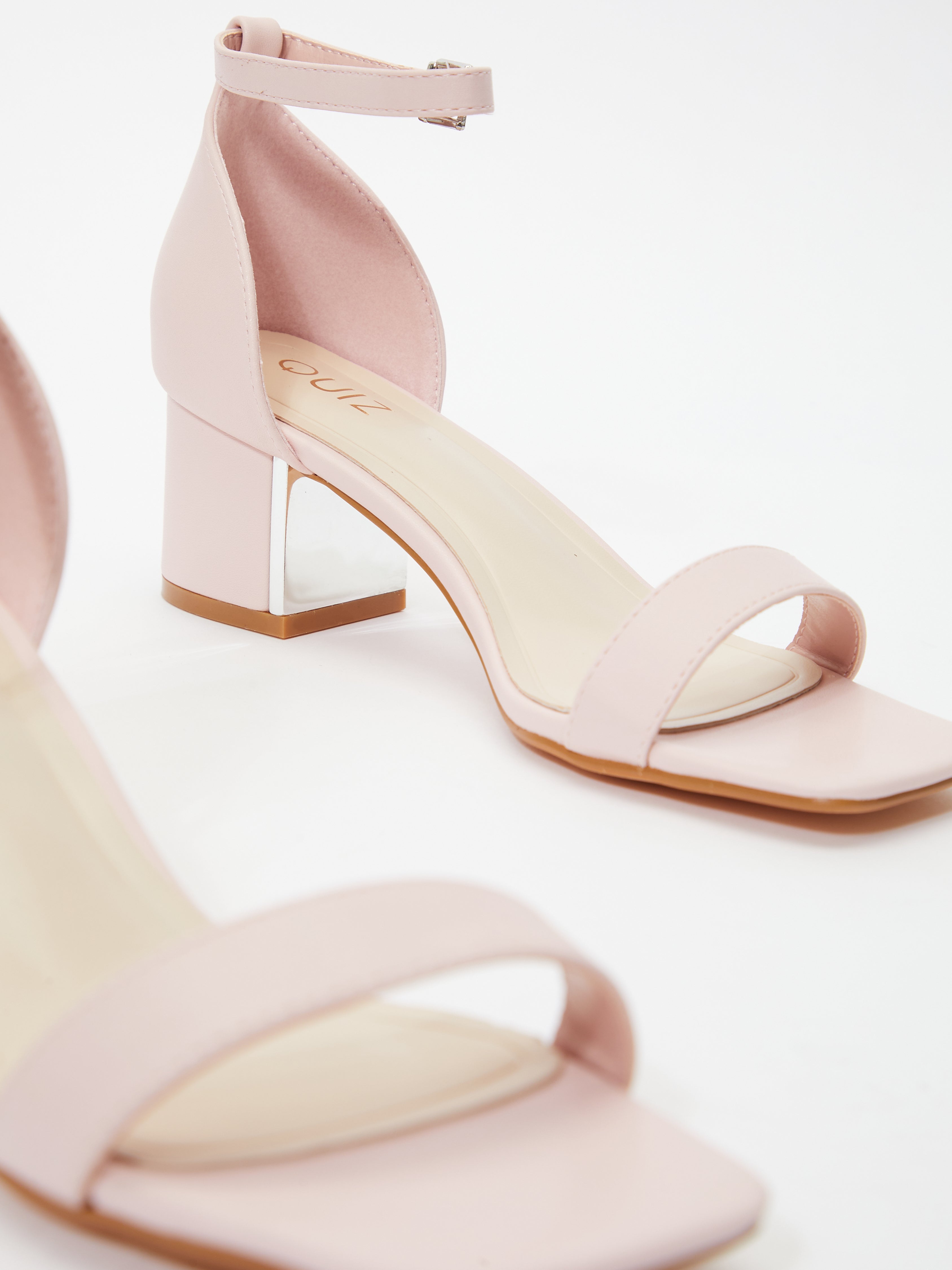 Zapatos nude tacon bajo new arrivals